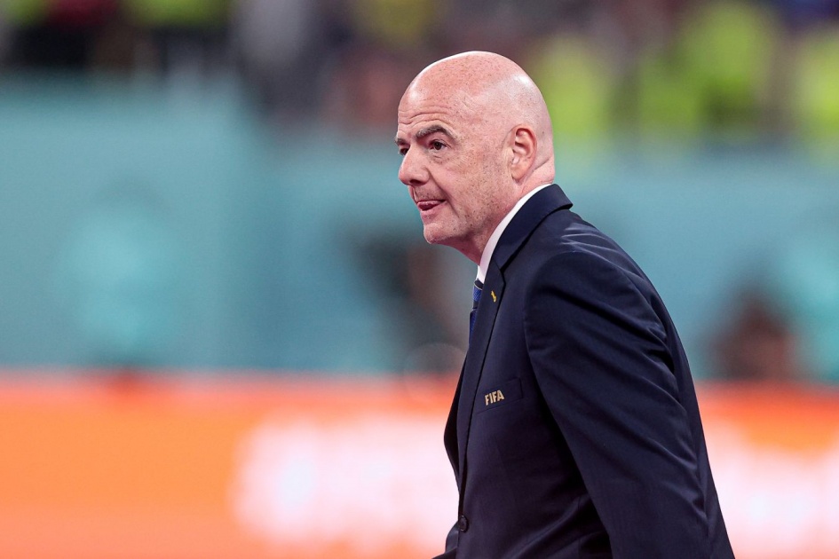 Infantino consoles Iran squad after New Zealand draw