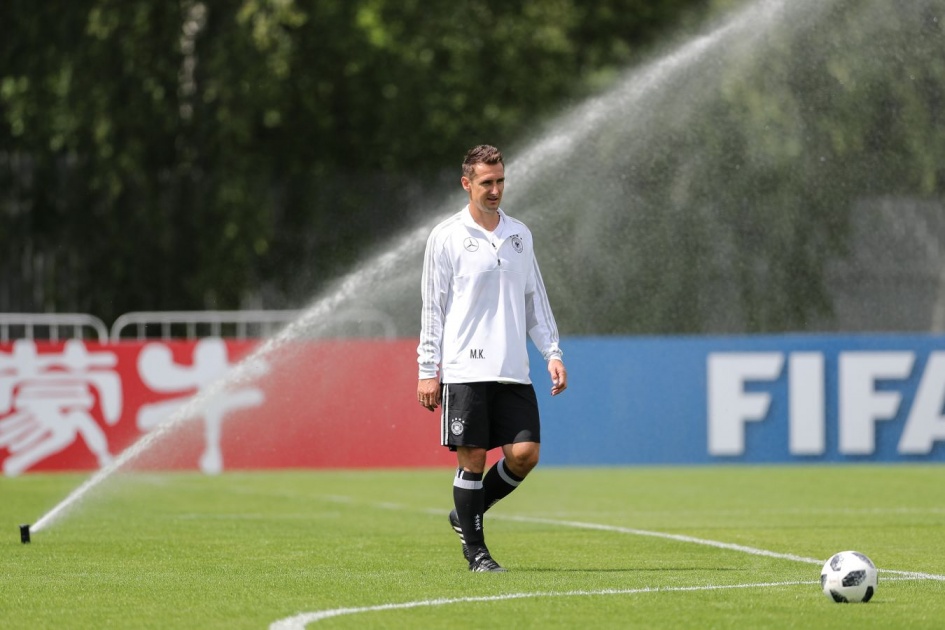 Klose celebrates Messi matching his 16-goal World Cup goalscoring record