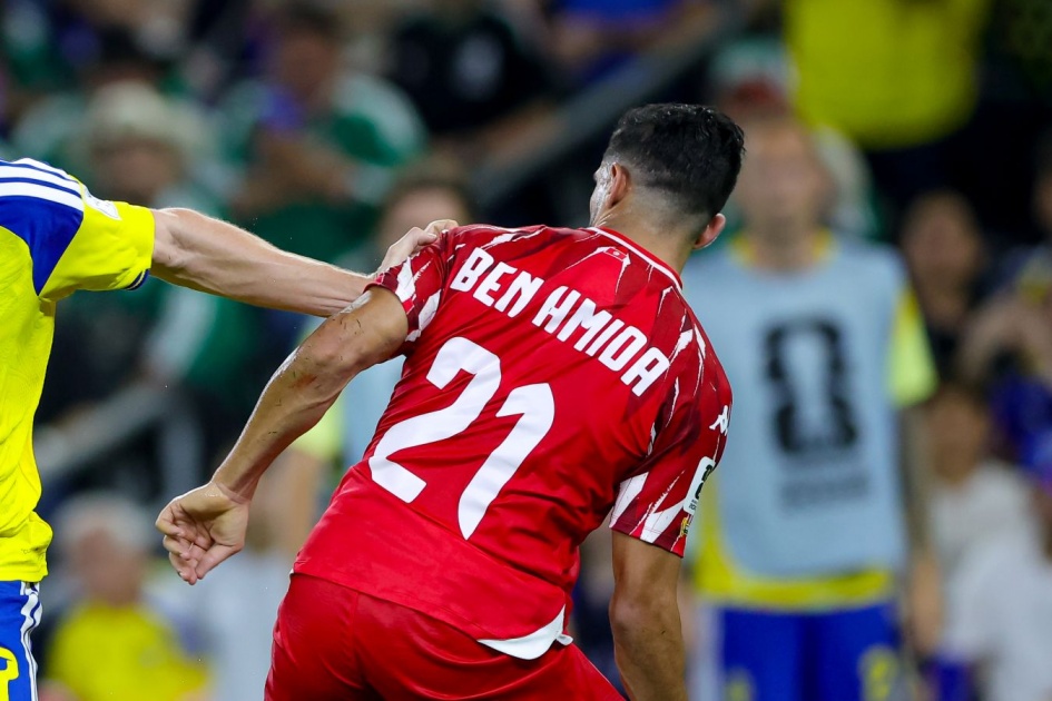 Tunisia defender Ben Hamida apologizes after Sweden defeat